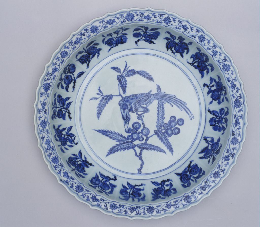 图片[2]-Blue-and-white loquat ribbon bird pattern plate-China Archive